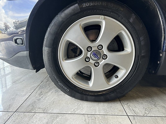 Volvo V70 6 of 22