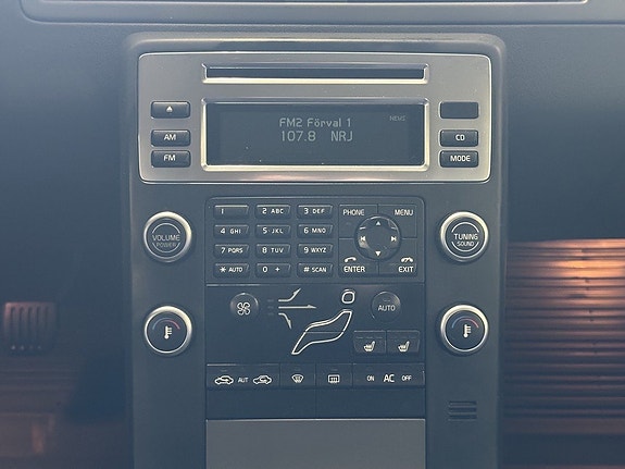 Volvo V70 8 of 22