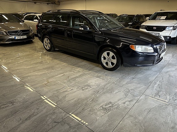 Volvo V70 2 of 22