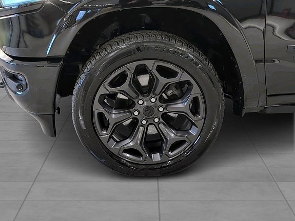 Dodge RAM 1500 17 of 18