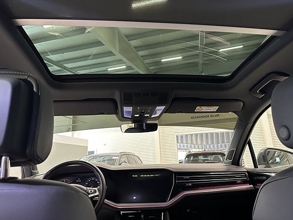 Volkswagen Touareg 8 of 10