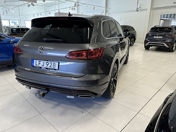 Volkswagen Touareg 3 of 10