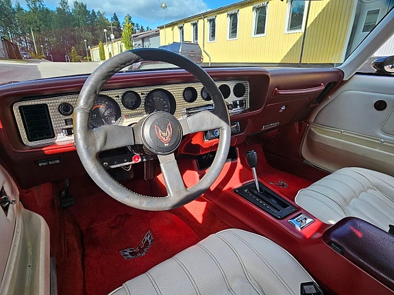 Pontiac Firebird 12 of 16