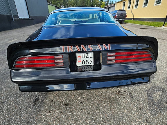 Pontiac Firebird 9 of 16
