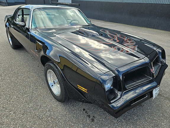 Pontiac Firebird 4 of 16