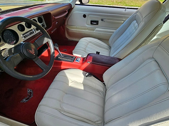 Pontiac Firebird 13 of 16