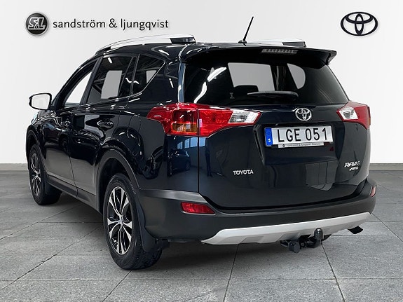 Toyota RAV4 4 of 10