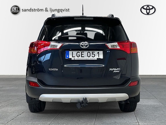 Toyota RAV4 5 of 10