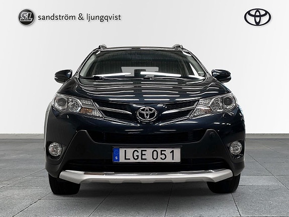 Toyota RAV4 2 of 10