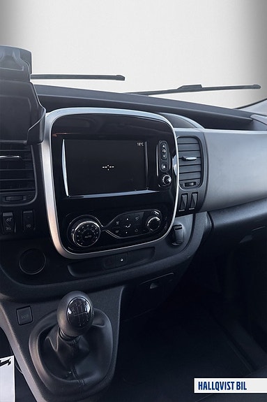 Renault Trafic 12 of 12