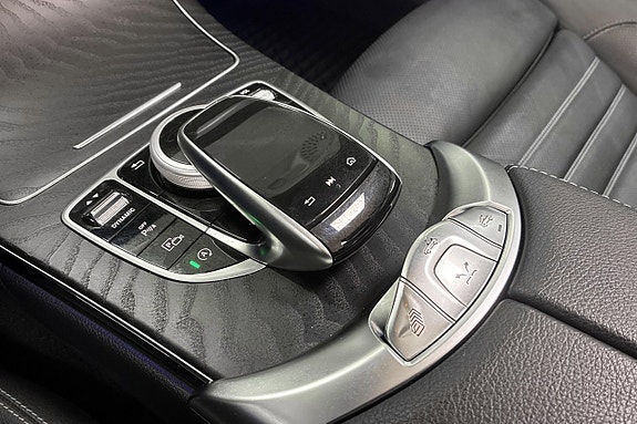 Mercedes-Benz C300 25 of 27