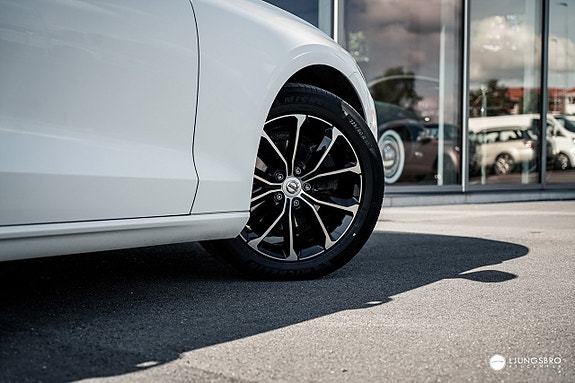 Volvo V60 3 of 15