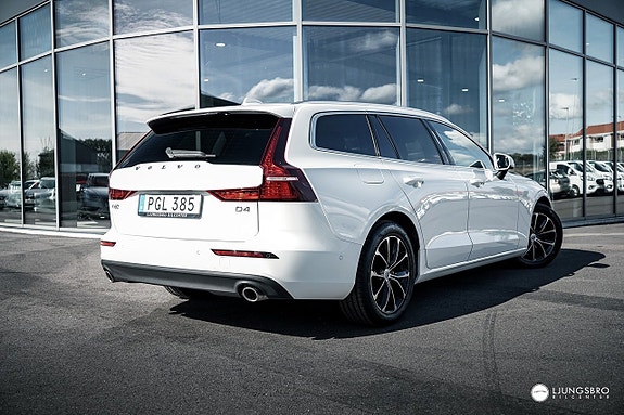 Volvo V60 2 of 15