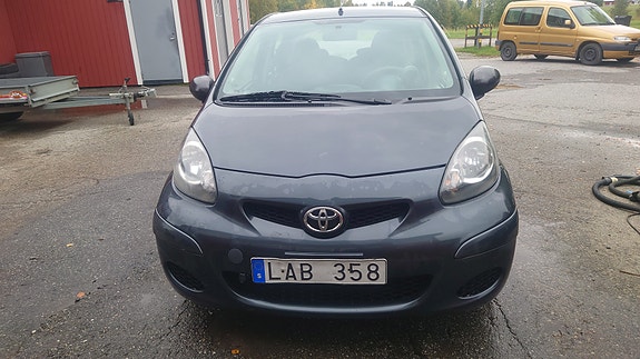Toyota Aygo 2 of 15