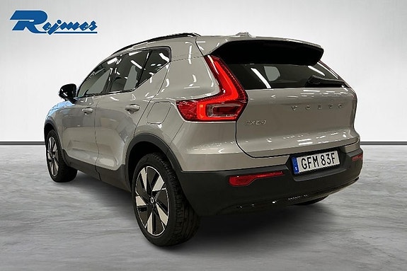 Volvo EX40 2 of 18
