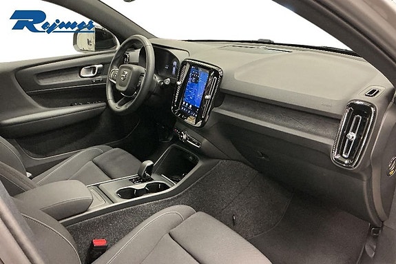 Volvo EX40 11 of 18