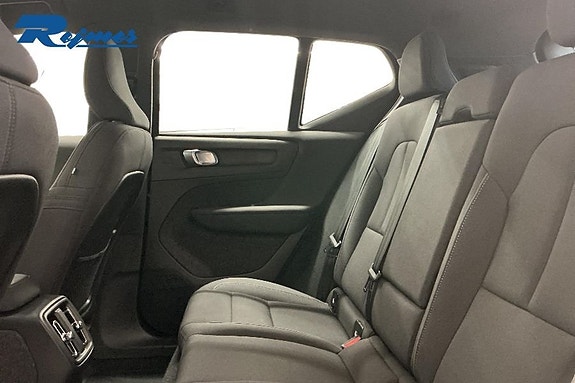 Volvo EX40 13 of 18
