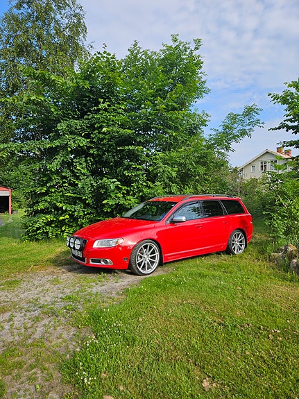 Volvo V70 2 of 10