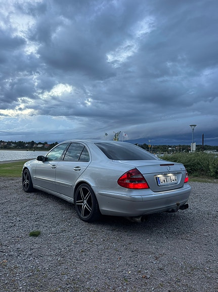 Mercedes-Benz E320 2 of 11