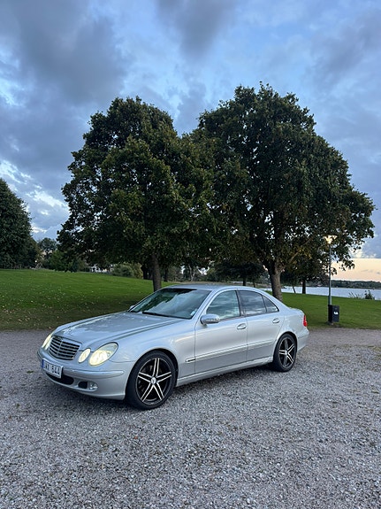 Mercedes-Benz E320 11 of 11