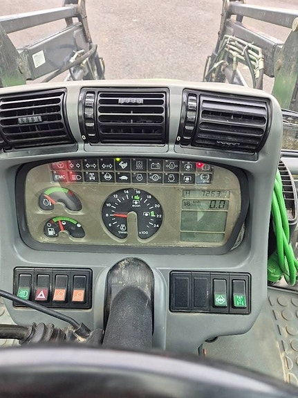 Deutz-Fahr Agrotron 105 4WD 9 of 12