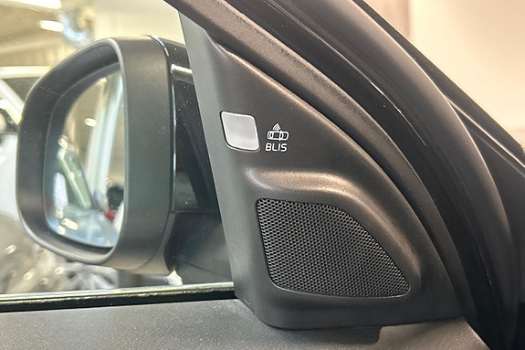 Volvo V70 24 of 28