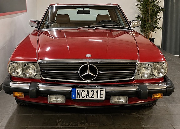 Mercedes-Benz 560 SL 5 of 7