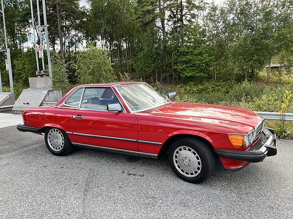 Mercedes-Benz 560 SL 7 of 7