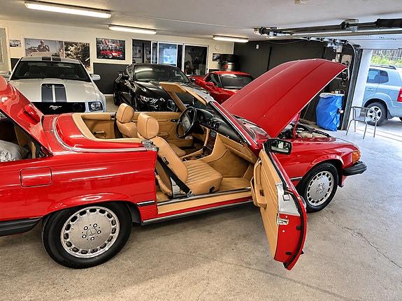 Mercedes-Benz 560 SL 6 of 7