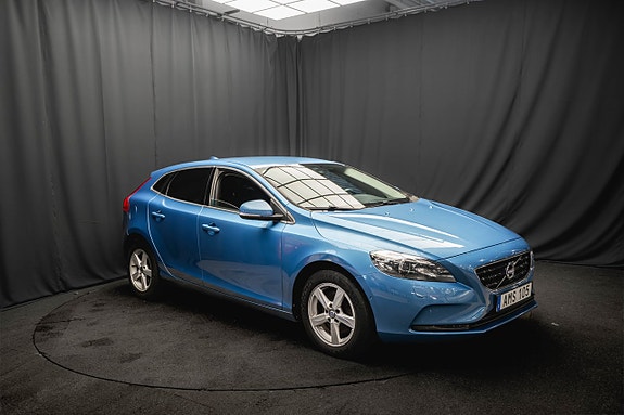 Volvo V40 4 of 27