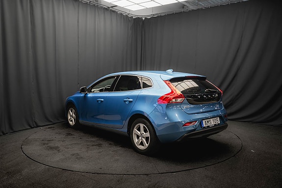 Volvo V40 8 of 27