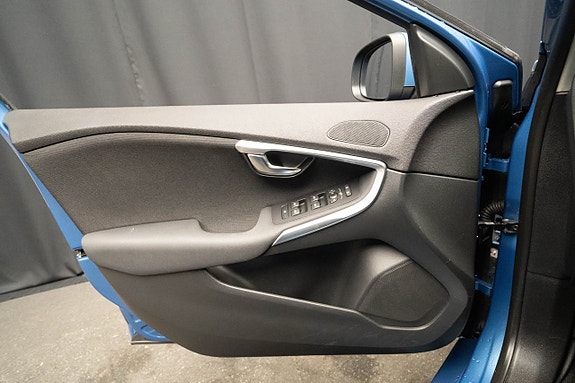 Volvo V40 17 of 27