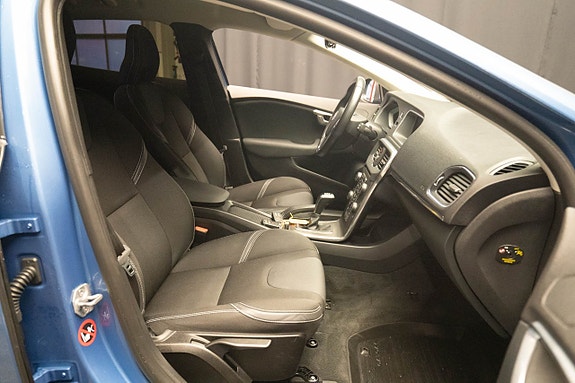 Volvo V40 13 of 27
