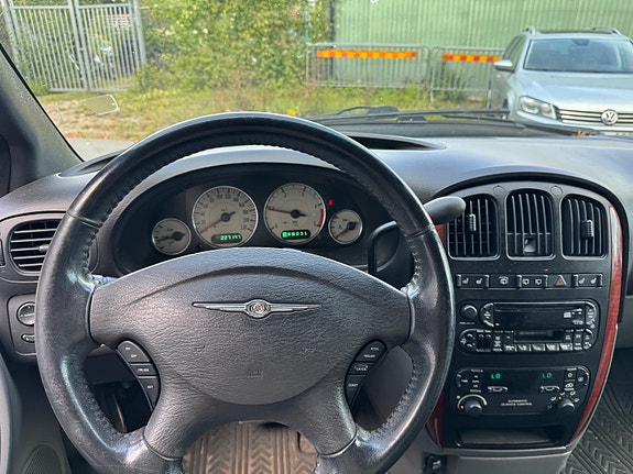 Chrysler Grand Voyager 3 of 7