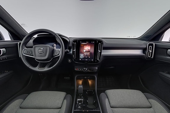 Volvo XC40 7 of 26