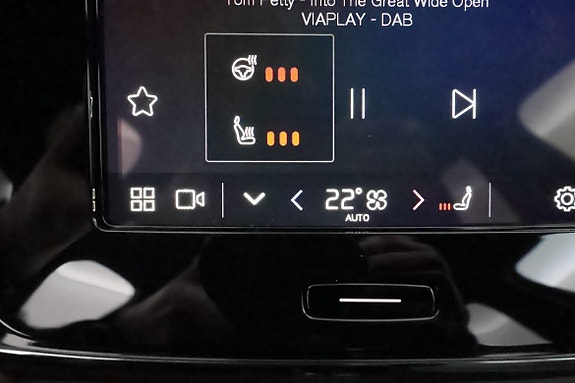 Volvo XC40 14 of 26