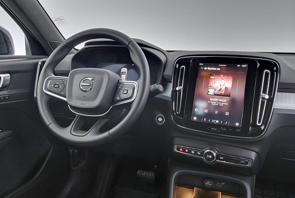Volvo XC40 8 of 26