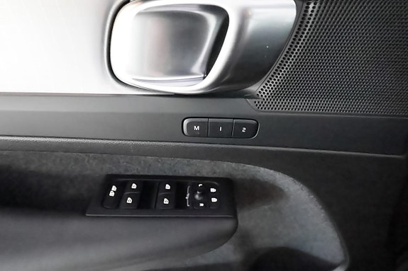 Volvo XC40 12 of 26