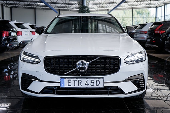 Volvo V90 2 of 29