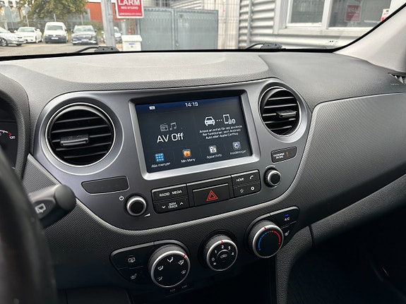 Hyundai i10 17 of 26