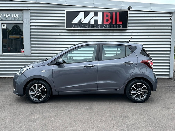 Hyundai i10 2 of 26