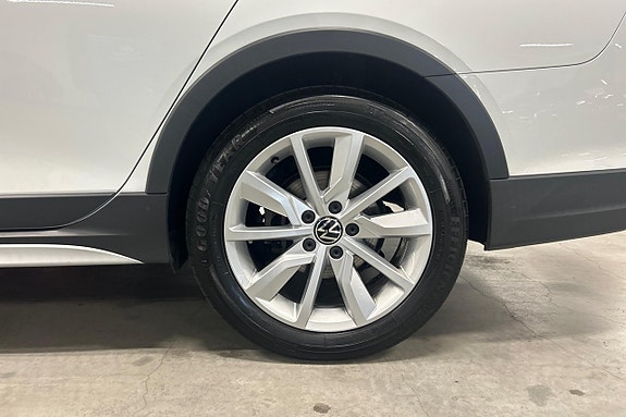 Volkswagen Golf Alltrack 11 of 25