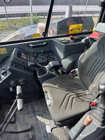 Yanmar Vio 80-1A 16 of 24