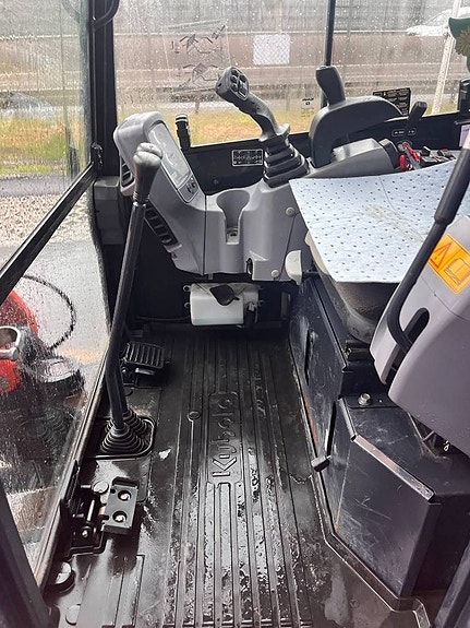 Kubota U 27-4 9 of 16