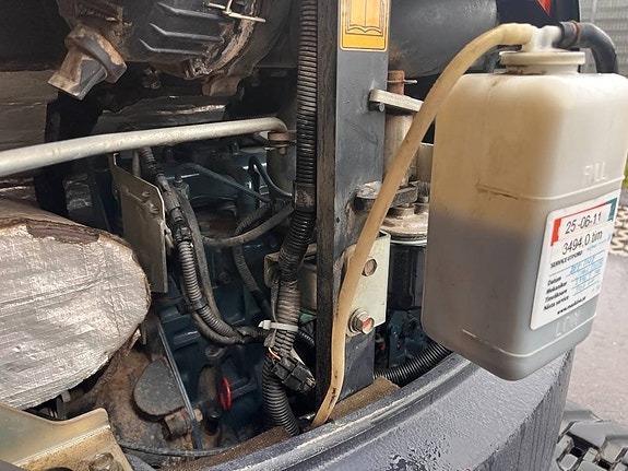 Kubota U 27-4 12 of 16