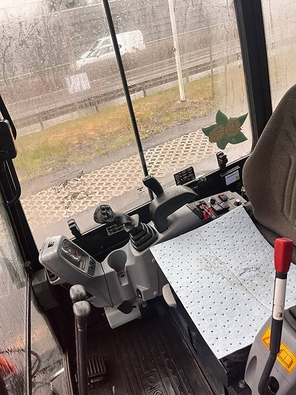 Kubota U 27-4 8 of 16