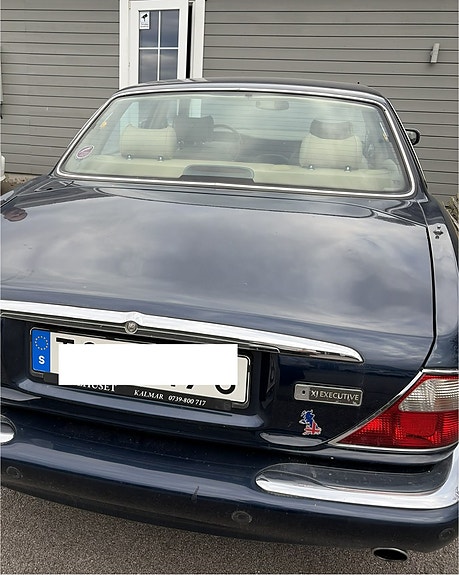 Jaguar XJ 3 of 6