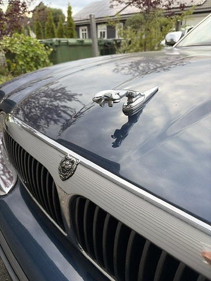 Jaguar XJ 2 of 6