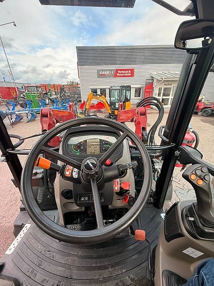 Case IH Farmall 85C 13 of 18