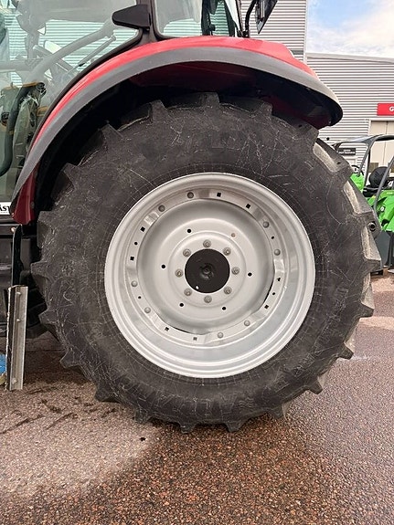 Case IH Farmall 85C 9 of 18